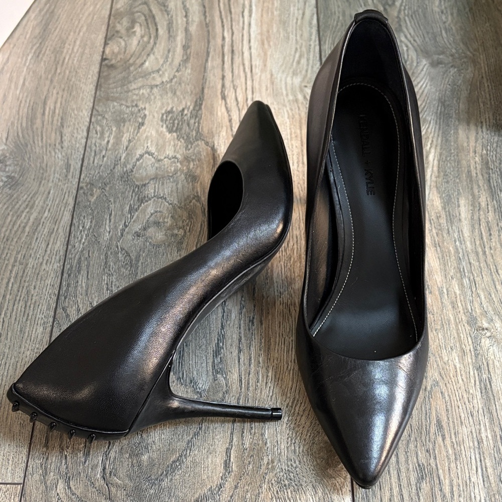 New in box Kendall + Kylie Black Leather Britney Heels size 8.5